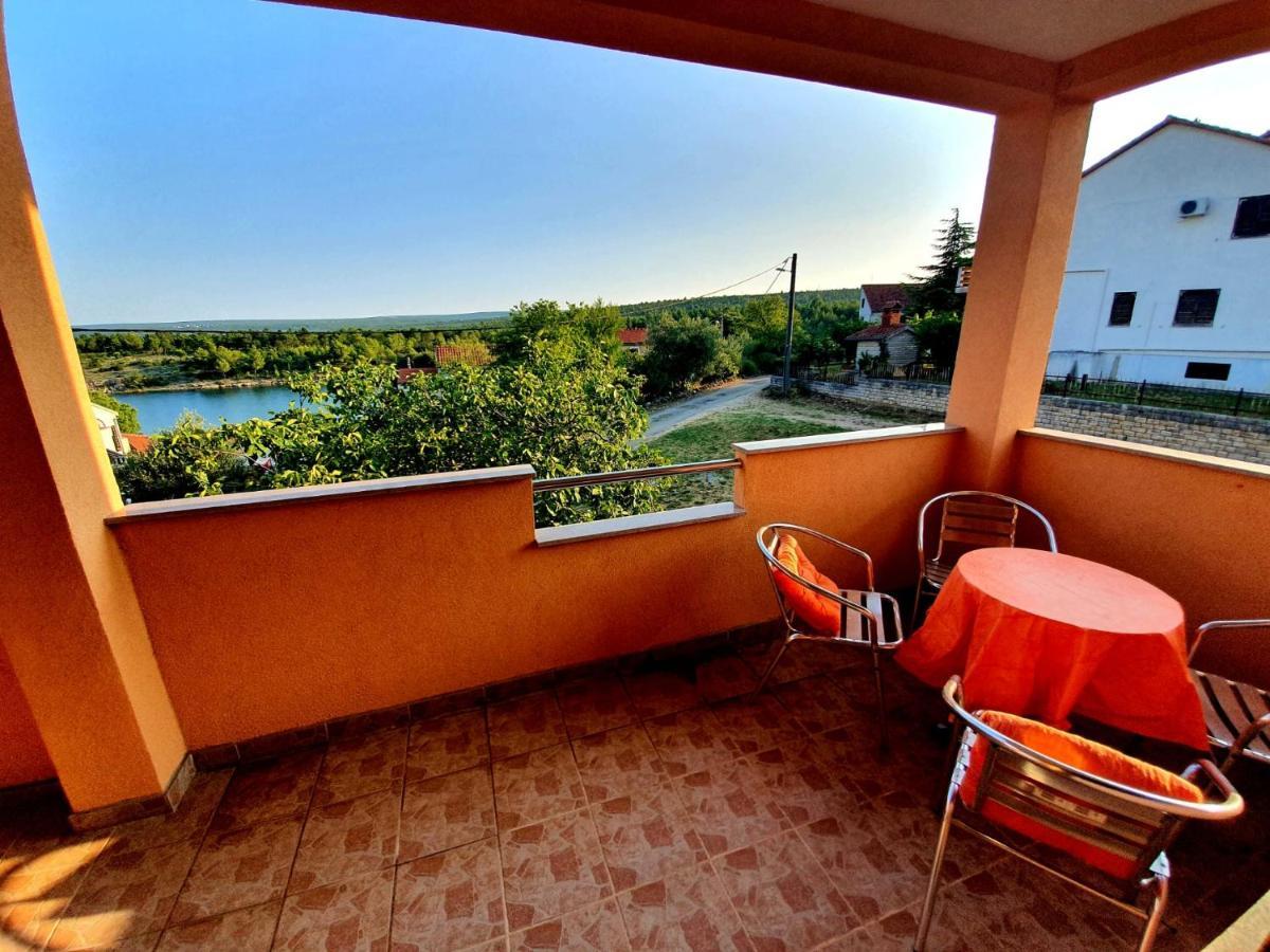 Apartmani Desnica Kruševo エクステリア 写真